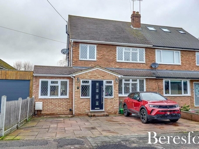 4 bedroom semi-detached house for sale in Middle Road, Ingrave, CM13