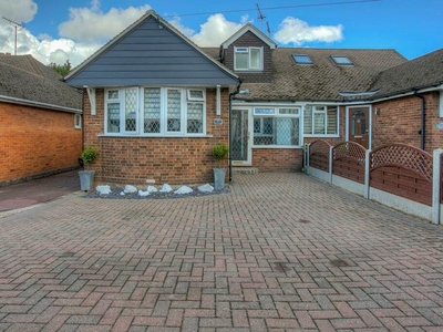 4 bedroom semi-detached house for sale in Oliver Road, Brentwood, Essex, CM15
