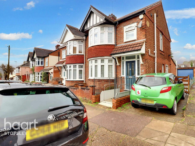4 bedroom semi-detached house for sale in Talbot Road, Luton, LU2