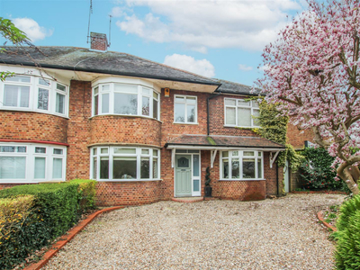 4 bedroom semi-detached house for sale in The Avenue, Brentwood, CM13