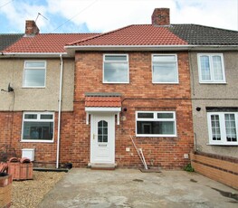 4 bedroom terraced house for rent in Holmes Carr Crescent, New Rossington, Doncaster, DN11