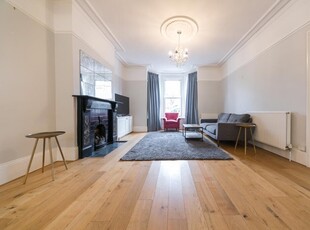 4 bedroom terraced house for rent in Nevis Road, London, SW17