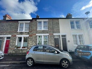 4 bedroom terraced house for rent in Thoday Street, Cambridge, CB1