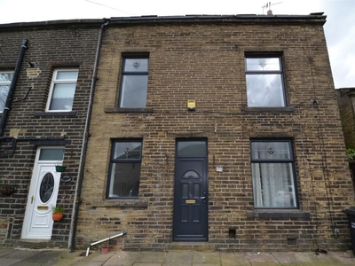 4 bedroom terraced house for sale in Albion Street, Denholme, Bradford, BD13