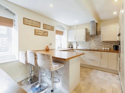 4 bedroom terraced house for sale in Carr Road, Calverley, Pudsey, LS28