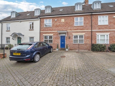 4 bedroom terraced house for sale in Corsbie Close, Bury St. Edmunds, IP33