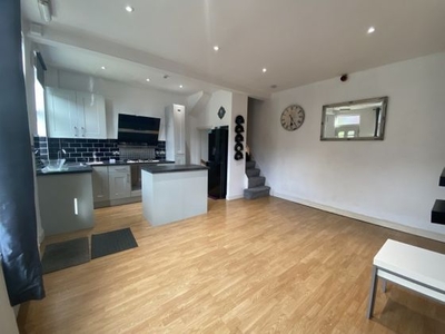 4 bedroom terraced house to rent Leeds, LS4 2JF