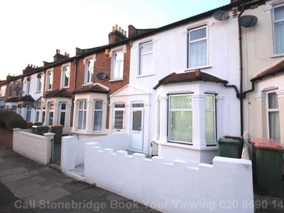 4 bedroom terraced house to rent London, E12 6UE