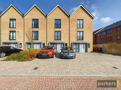 4 bedroom town house for sale in Ruston Close, Reading, Berkshire, RG2