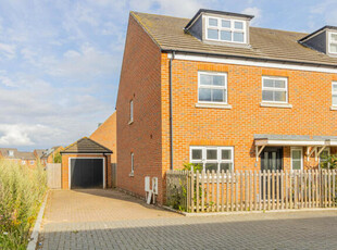 4 Bedroom Town House For Sale In Stanway