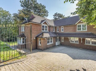 5 bedroom detached house for rent in Arbour Lane, Old Springfield, Chelmsford, CM1