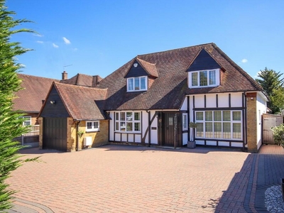 5 bedroom detached house for sale in Hutton Road, Shenfield, Brentwood, Essex, CM15