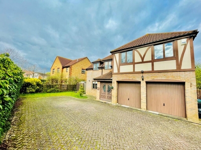 5 bedroom detached house for sale in Lynmouth Crescent, Furzton, Milton Keynes, MK4