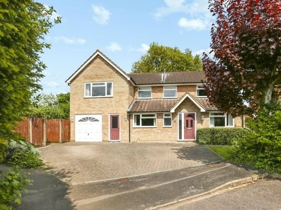 5 bedroom detached house for sale in The Vale, Oakley, RG23