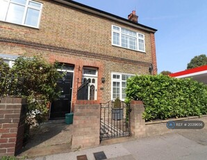 5 bedroom end of terrace house for rent in Rainsford Road, Chelmsford, CM1