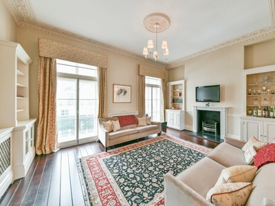 5 bedroom end of terrace house for sale in Sydney Place, London, SW7