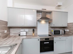 5 bedroom flat for rent in Warrender Park Terrace, Marchmont, Edinburgh, EH9