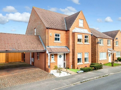 5 bedroom link detached house for sale in Colossus Way, Bletchley, Milton Keynes, MK3