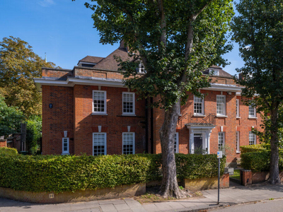 6 bedroom detached house for sale in Frognal, Hampstead, London, NW3