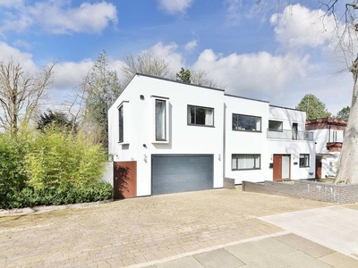 6 bedroom detached house for sale in Kensington Road, Selly Park, B29
