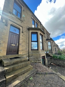 6 bedroom end of terrace house for rent in Somerset Road, Huddersfield, HD5