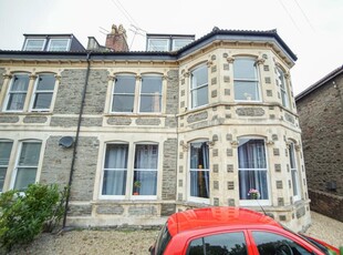 6 bedroom flat for rent in Chesterfield Road, St Andrews, Bristol, BS6