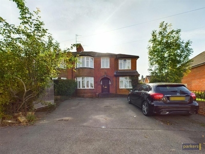6 bedroom semi-detached house for sale in Chiltern Crescent, Earley, Reading, Berkshire, RG6