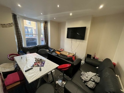 6 bedroom terraced house to rent Leeds, LS6 1EA