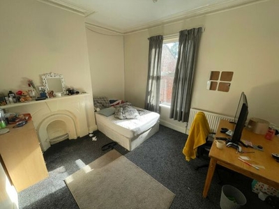 8 bedroom terraced house to rent Leeds, LS6 3BJ