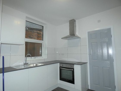 Apartment to rent Stoke-on-trent, ST4 2QX