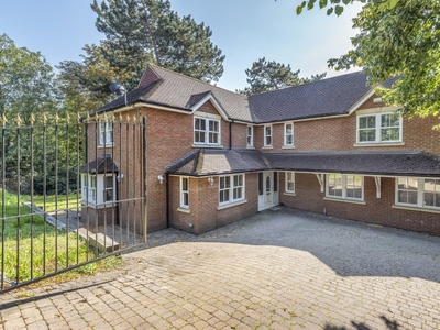 Arbour Lane, Old Springfield, Chelmsford - 5 bedroom detached house