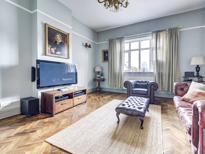 Flat in North End Road, Fulham Broadway, SW6