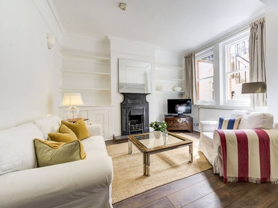 Flat in Perham Road, Barons Court, W14