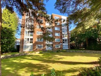 Poole Road, Branksome, Poole, BH12 2 bedroom flat/apartment in Branksome