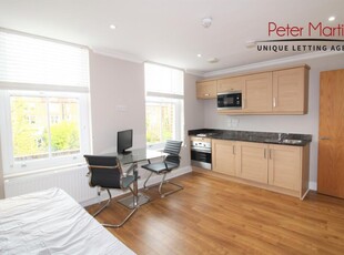Studio apartment for rent in Greencroft Gardens, South Hampstead, NW6