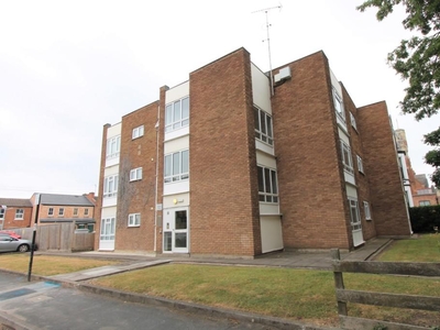 Studio flat for rent in Forfield Place, Leamington Spa, Warwickshire, CV31