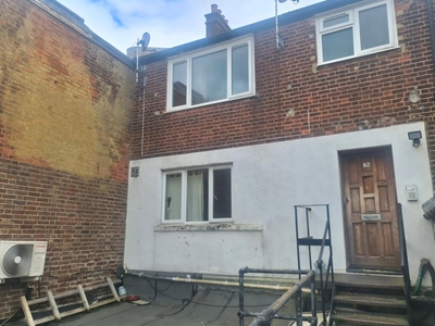 Studio flat for rent in High Street, Tonbridge, TN9