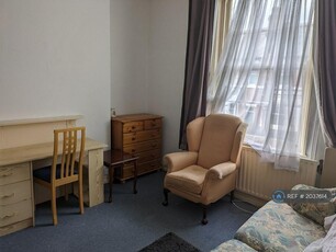 Studio flat for rent in North Parade-, Derby, DE1