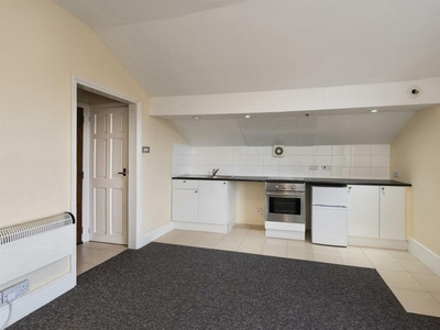 Studio flat for rent in Upper Grosvenor Road, Tunbridge Wells, TN1