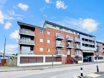 Studio flat for sale in Kingfisher Meadow, Maidstone, Kent, ME16 8RB, ME16