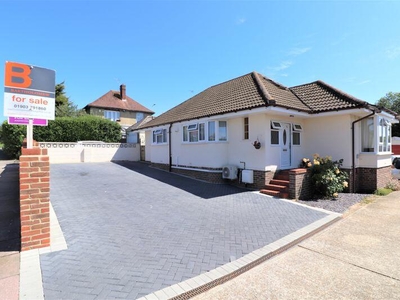 2 bedroom bungalow for sale in Ivydore Avenue, Worthing, BN13