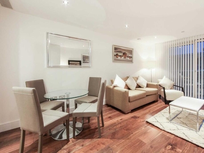1 bedroom apartment for rent in Lincoln Plaza, London, E14