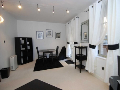 1 bedroom apartment for rent in The Circle, Queen Elizabeth Street, Shad Thames, London, SE1