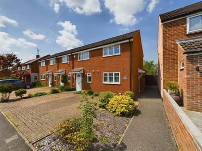 1 bedroom end of terrace house for sale in Royal Avenue, Calcot, RG31