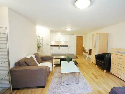 1 bedroom flat for rent in Castletown Road, West Kensington, W14
