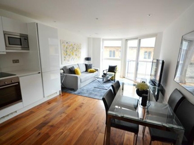 1 bedroom flat for rent in Lovely, Spacious 1 Bed with Communal Roof Terrace, NW7