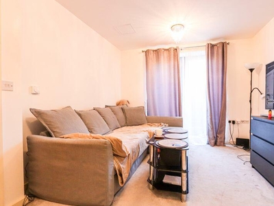 1 bedroom flat for rent in Taywood Road, Northolt, UB5