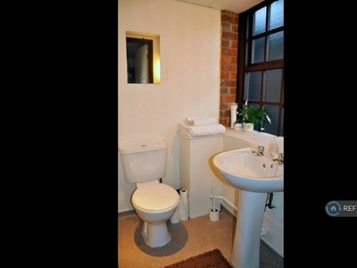 1 bedroom flat share for rent in Carlton House, Stoke-On-Trent, ST4
