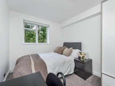 1 bedroom flat share for rent in Ladbroke Road, Holland Park, W11