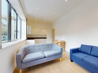 1 bedroom ground floor flat for rent in Riverbank Way, TW8